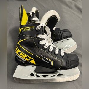 Like New Pair of CCM Super Tacks 9350 Hockey Skates